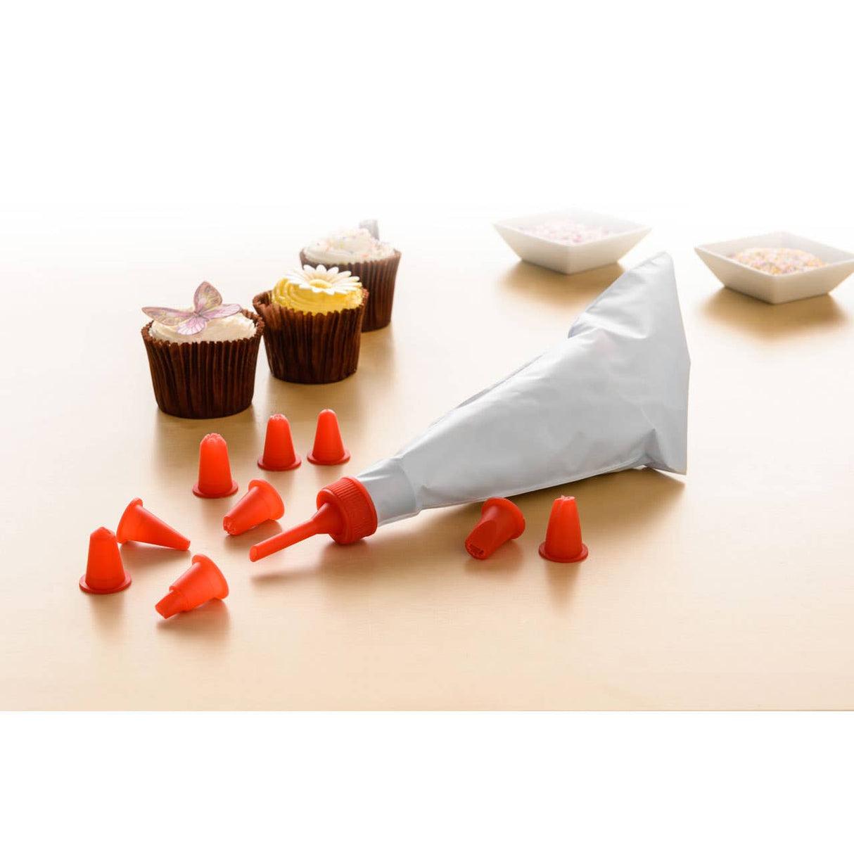 Hallie Cake Decorating Set With 10 Plastic Nozzles