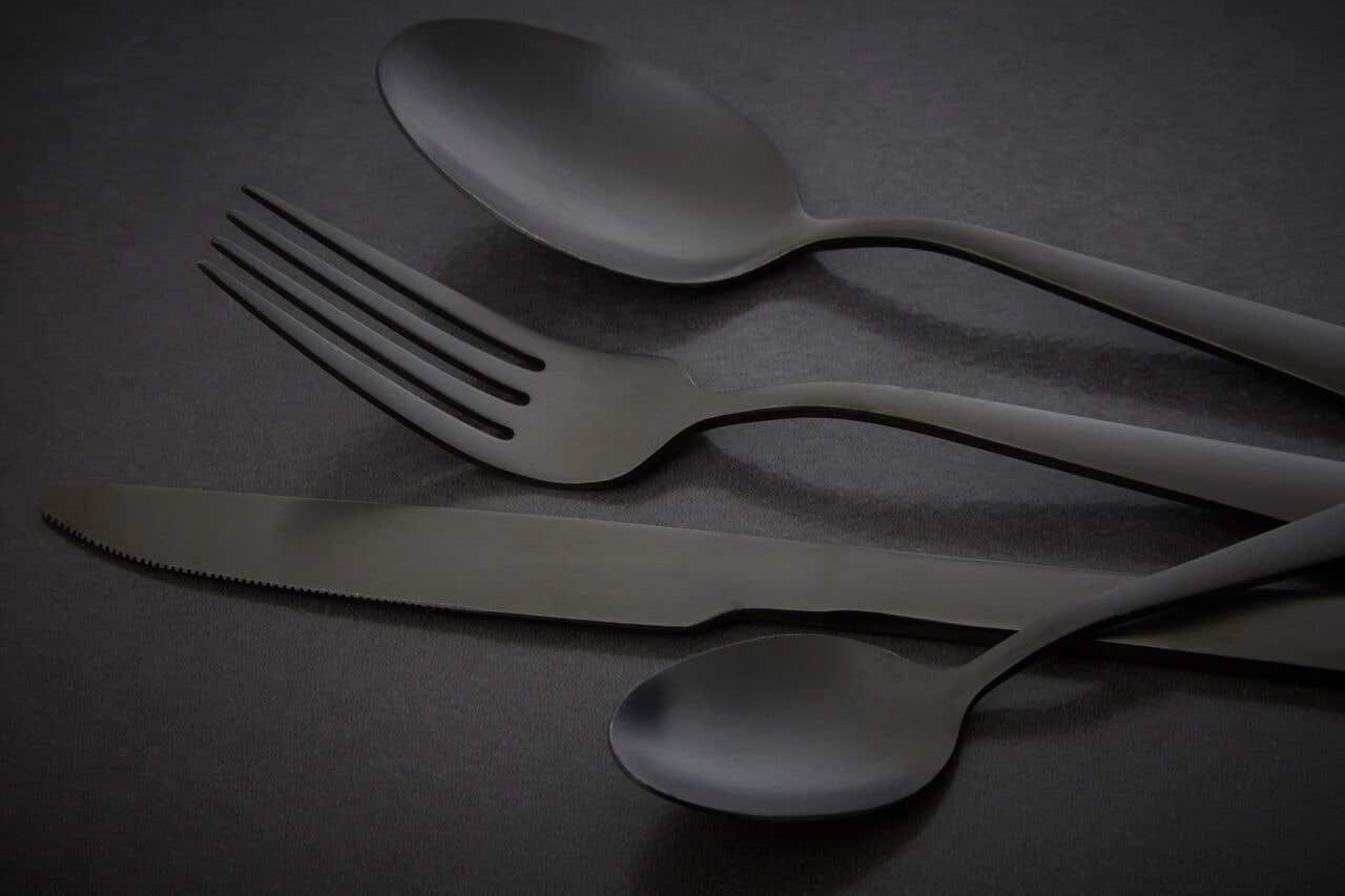 Avie 16Pc Onyx Cutlery Set