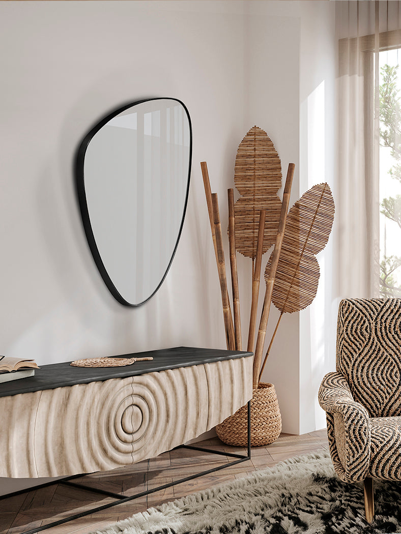 Triangular Black Orio Mirror 84x55