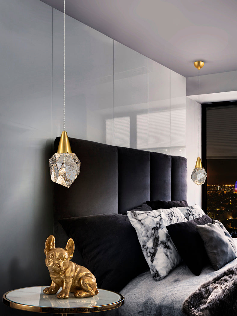 Luminous Elegance 1L Matte Gold Lamp