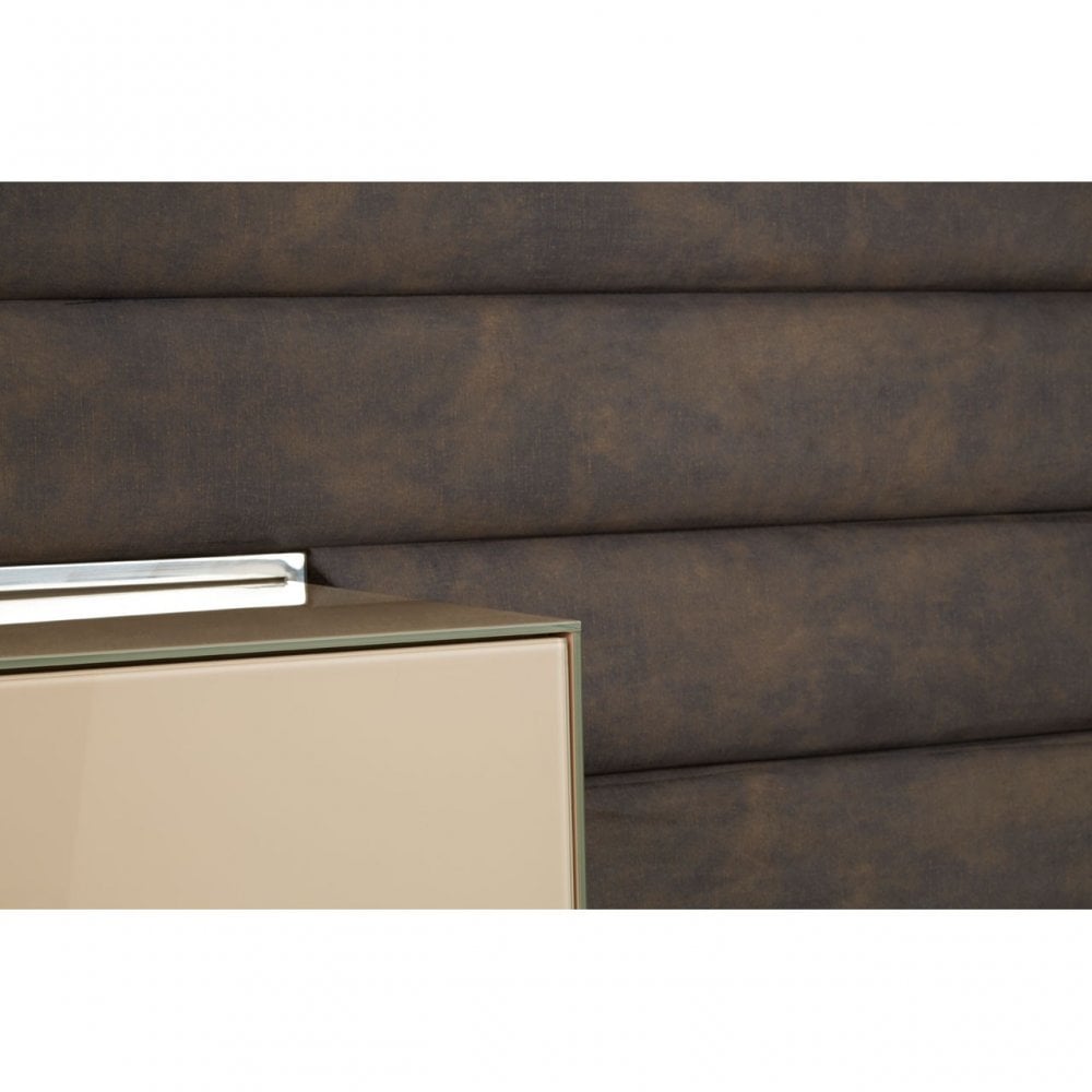 Demas Media Unit, Gold