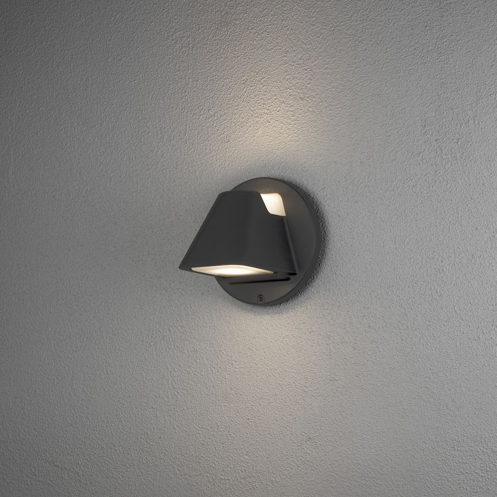 Sleek Modern Black Aluminium Wall Light - Hild Series (GU10, Adjustable, IP44)