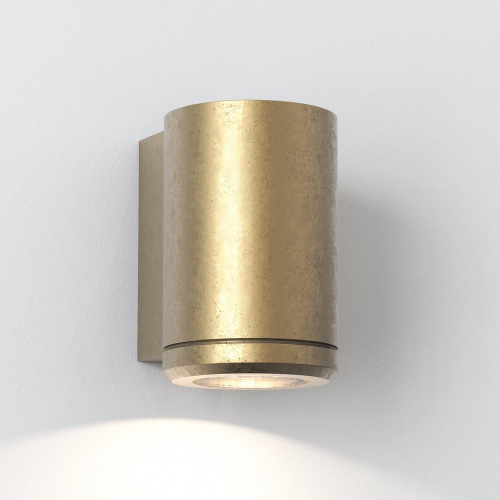 Jura Elegant Brass Wall Light Fixture