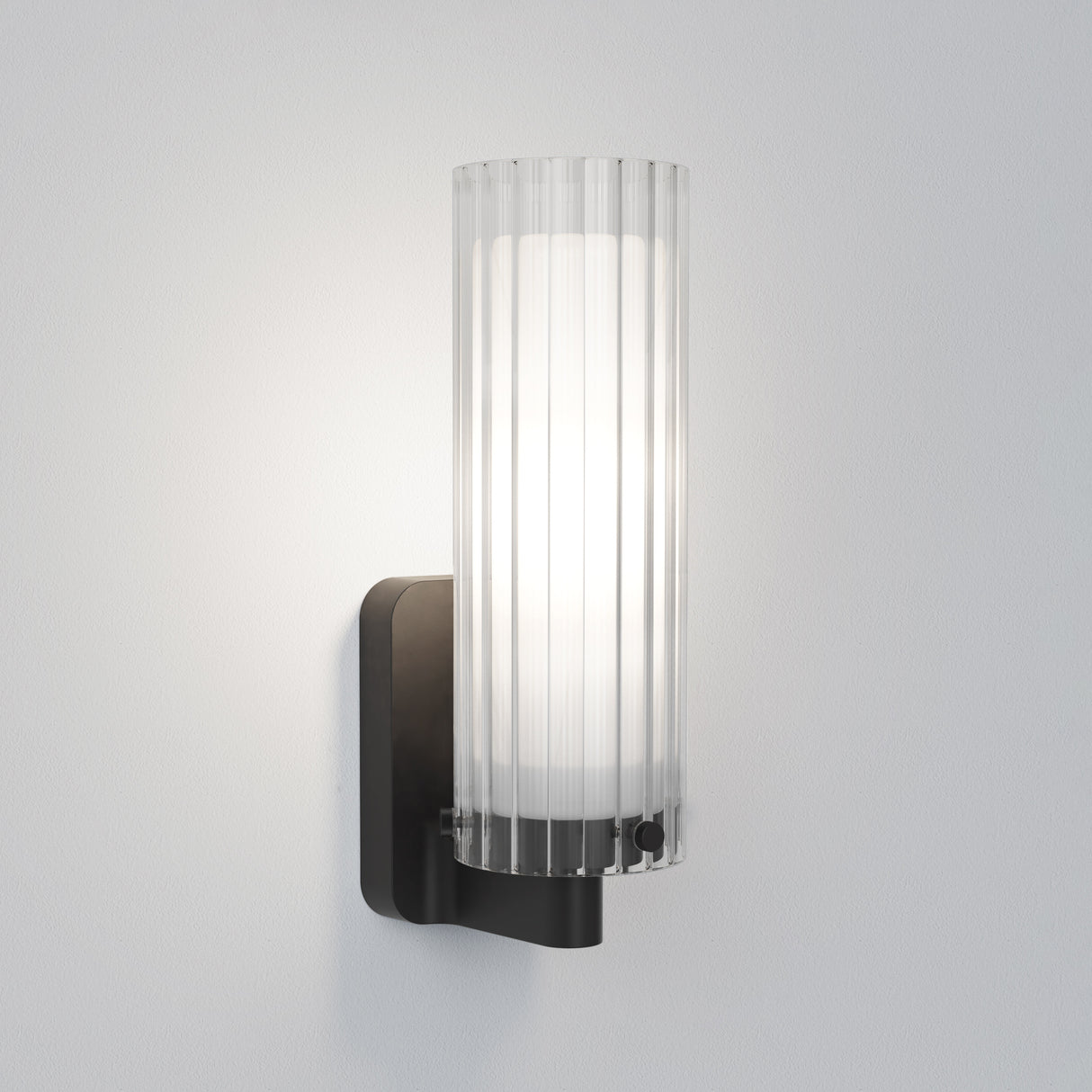 Gleaming Chrome Wall Sconce - Ottavino Design