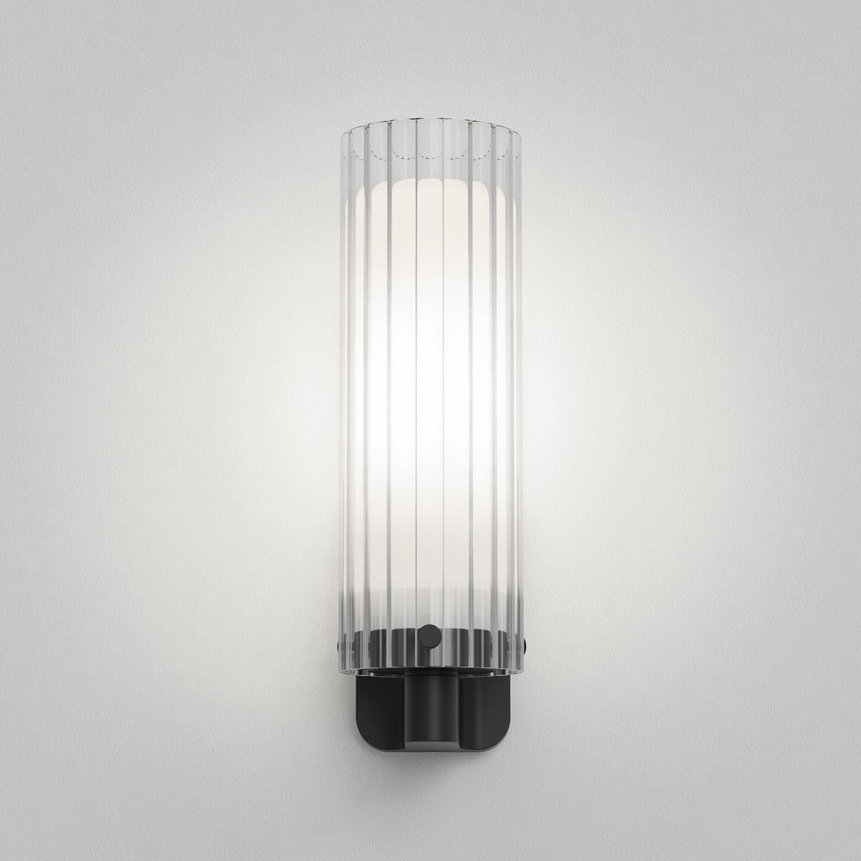 Gleaming Chrome Wall Sconce - Ottavino Design