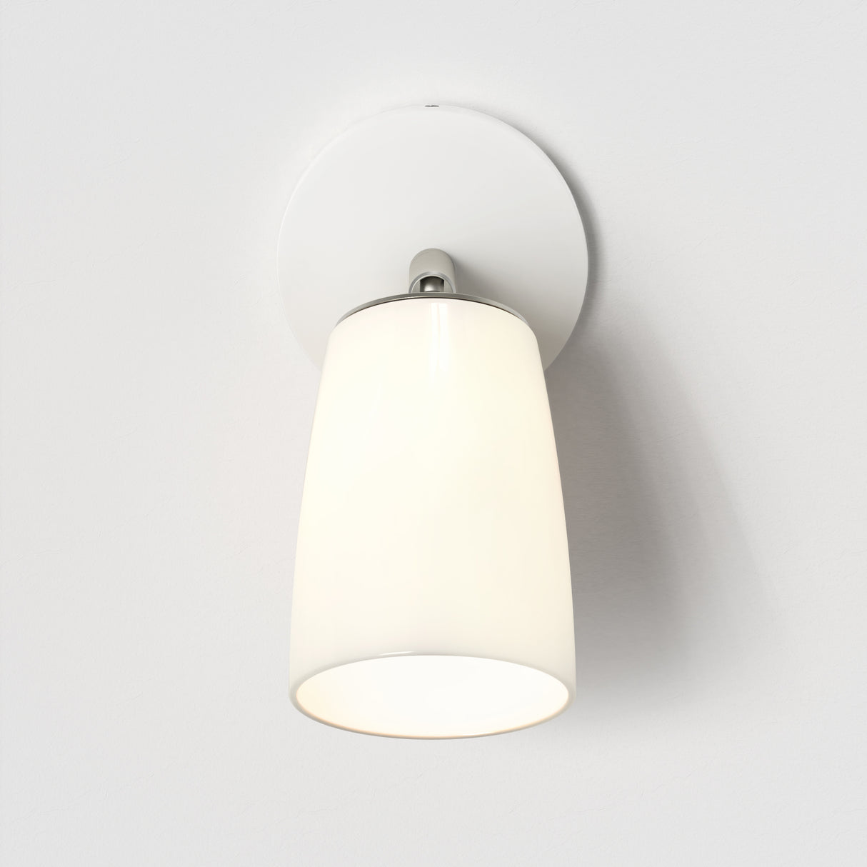 Elegant White Gloss Sconce