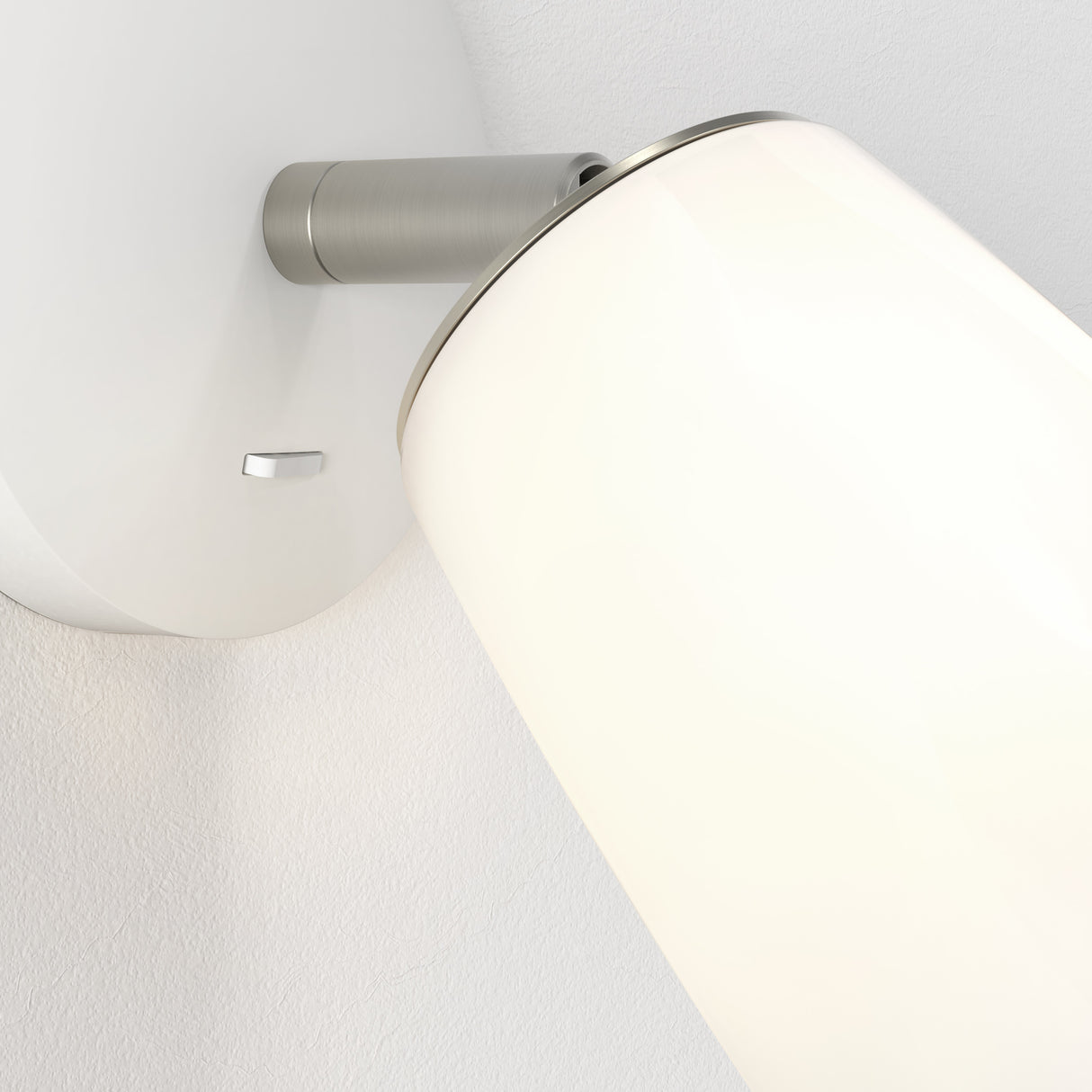 Elegant White Gloss Sconce