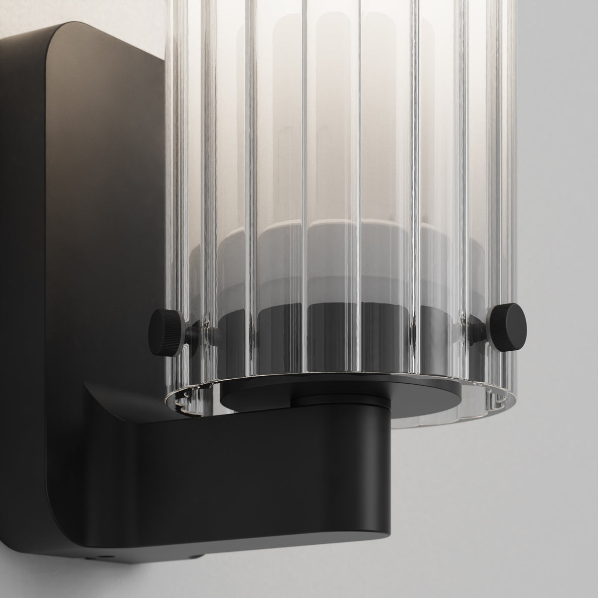 Gleaming Chrome Wall Sconce - Ottavino Design