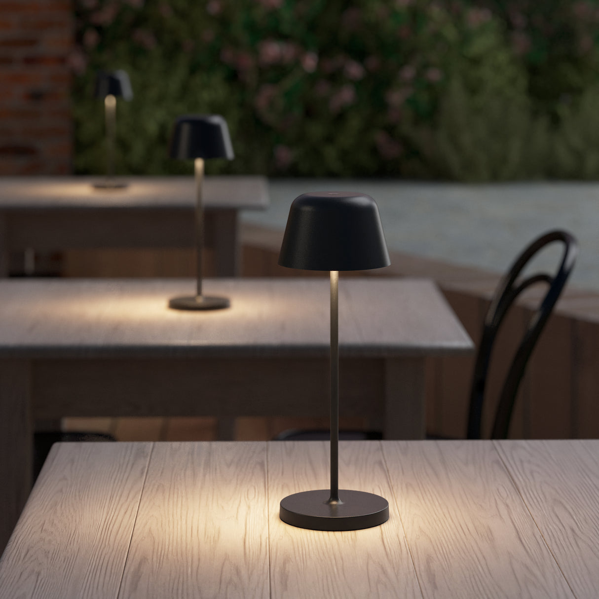 Wanderer Lamp in Textured Ebony