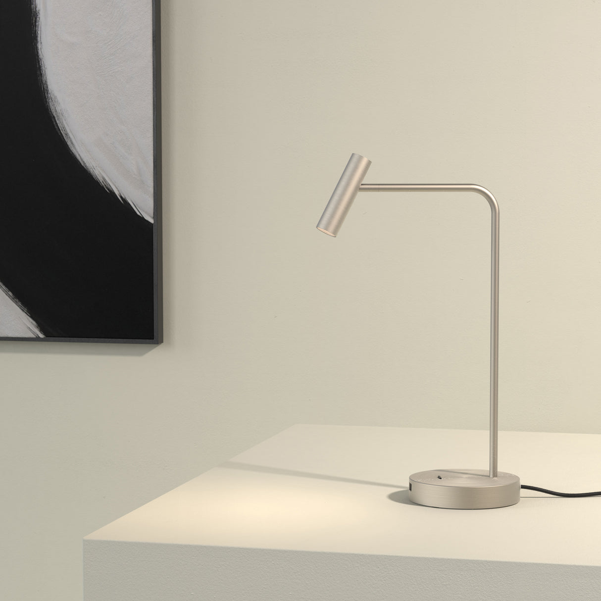 Modern Metallic USB-C Desk Lamp in Matte Nickel Finish