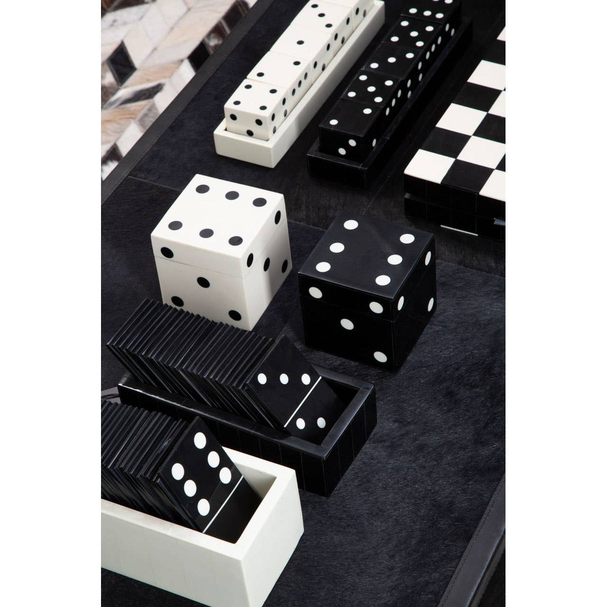 Churchill Black 5 Dice Box