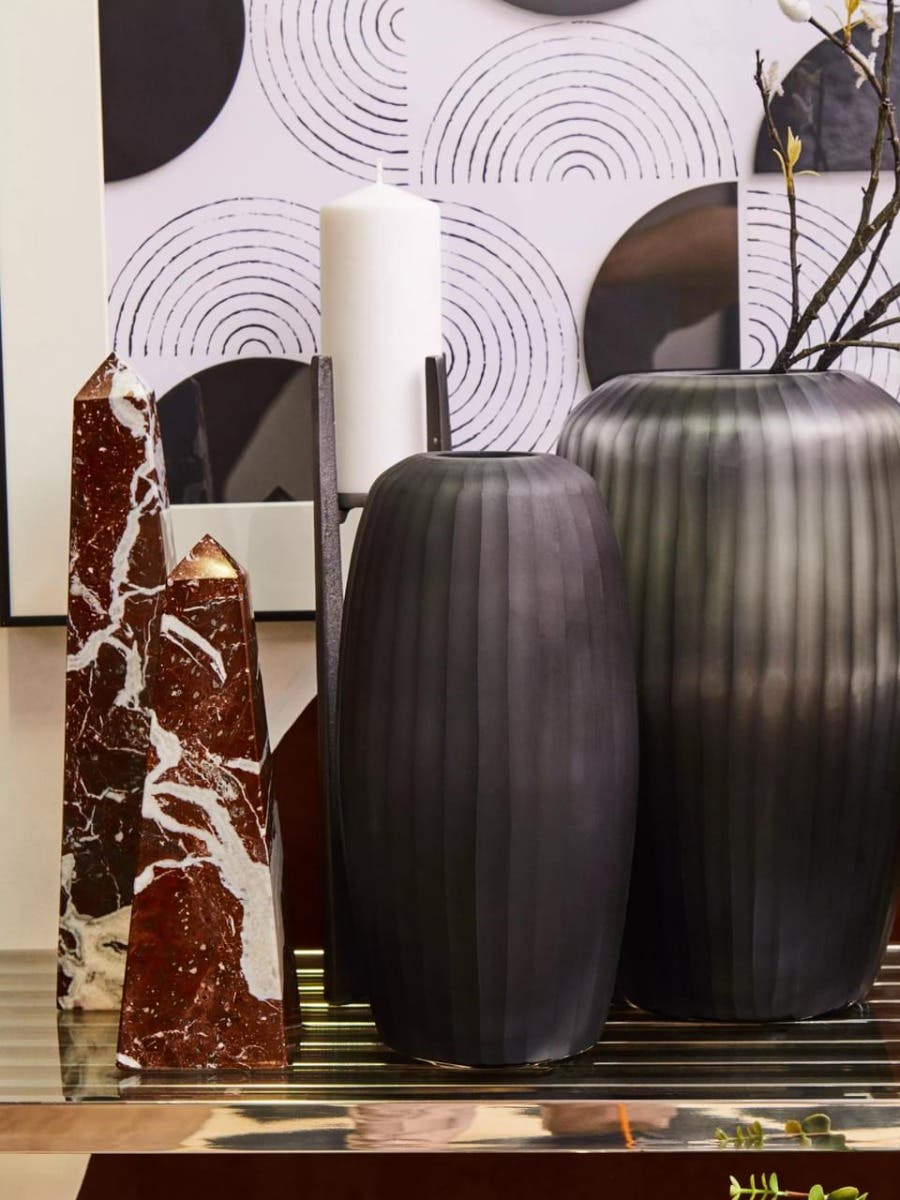 Salmo Small Red Marble Obelisk