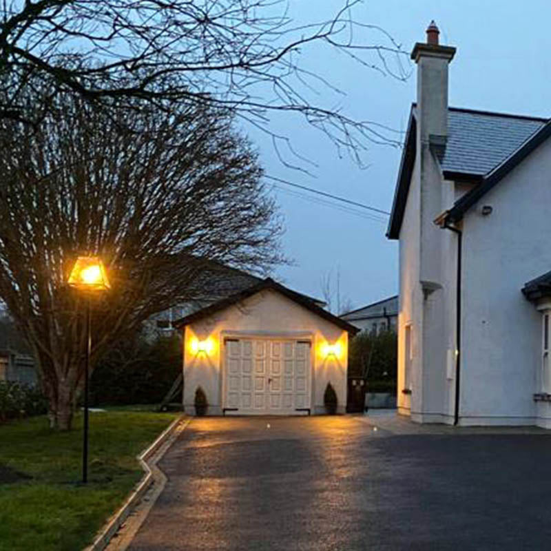 Contemporary lamp post in galvanised steel 2.7m (BR01)