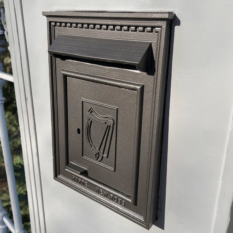 Traditional Irish Post in pearl grey for A4 sized letters (H114)