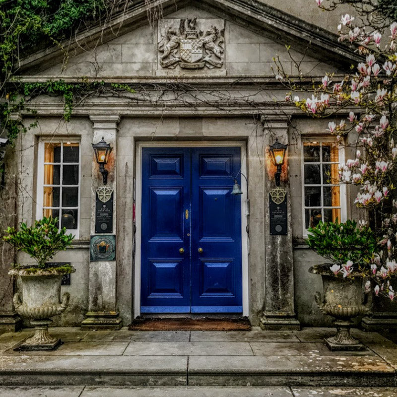 Victorian traditional cast iron wall light with decorative arm 0.58m (H043)