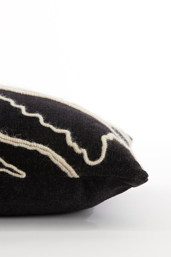 Dual-Tone Castro Cushion 60x30 cm: Black & Beige Harmony