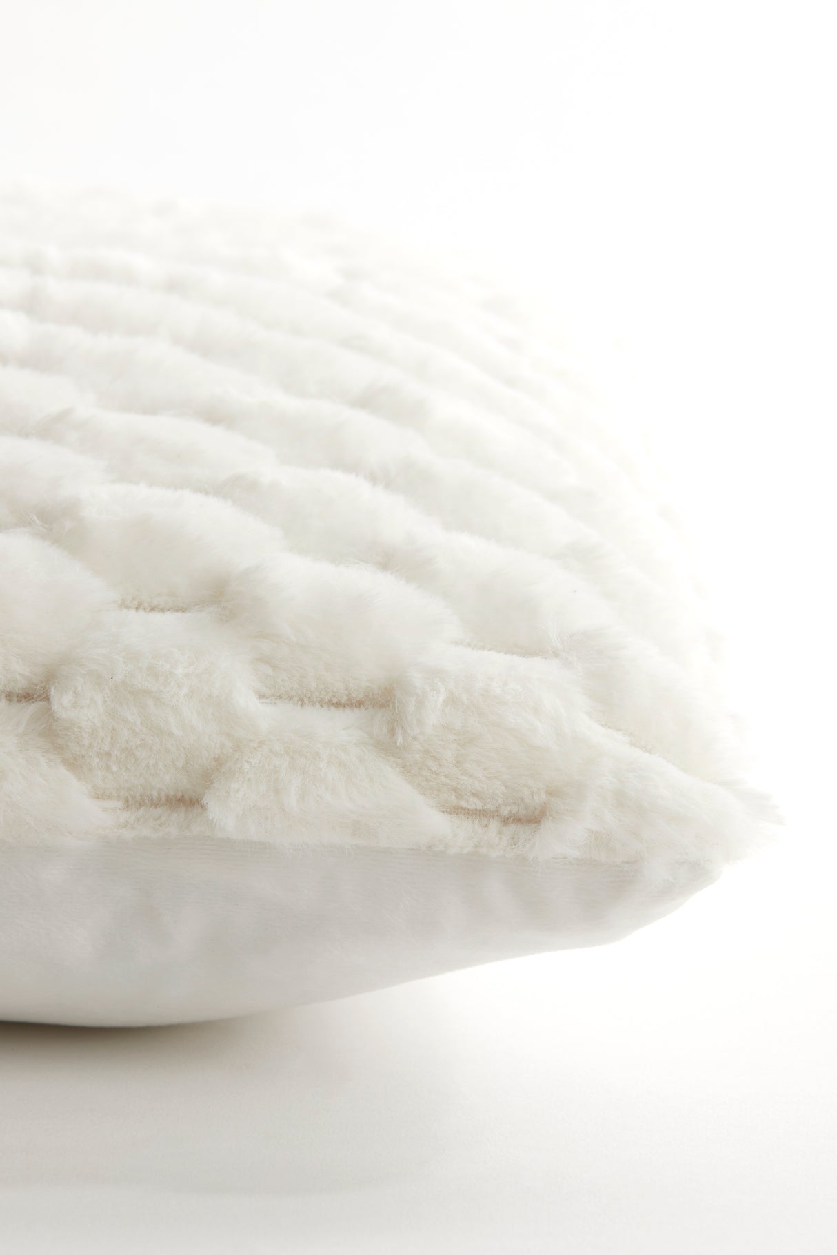 Velvet Cream Throw Pillow 45x45 cm - Vienne Collection