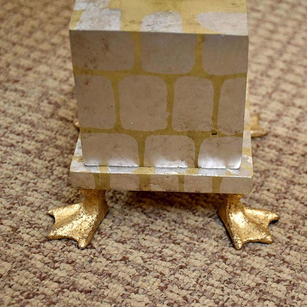 Elegant Pompadour Duck-Feet Table Lamp with Cream and Silver Shade