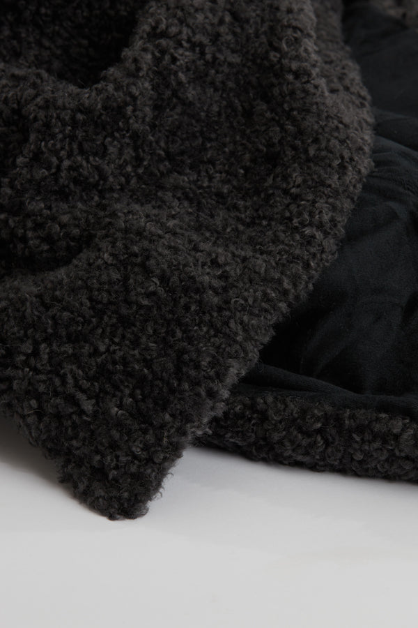 Cozy Charcoal Blanket 152x127 cm - Bodi Collection