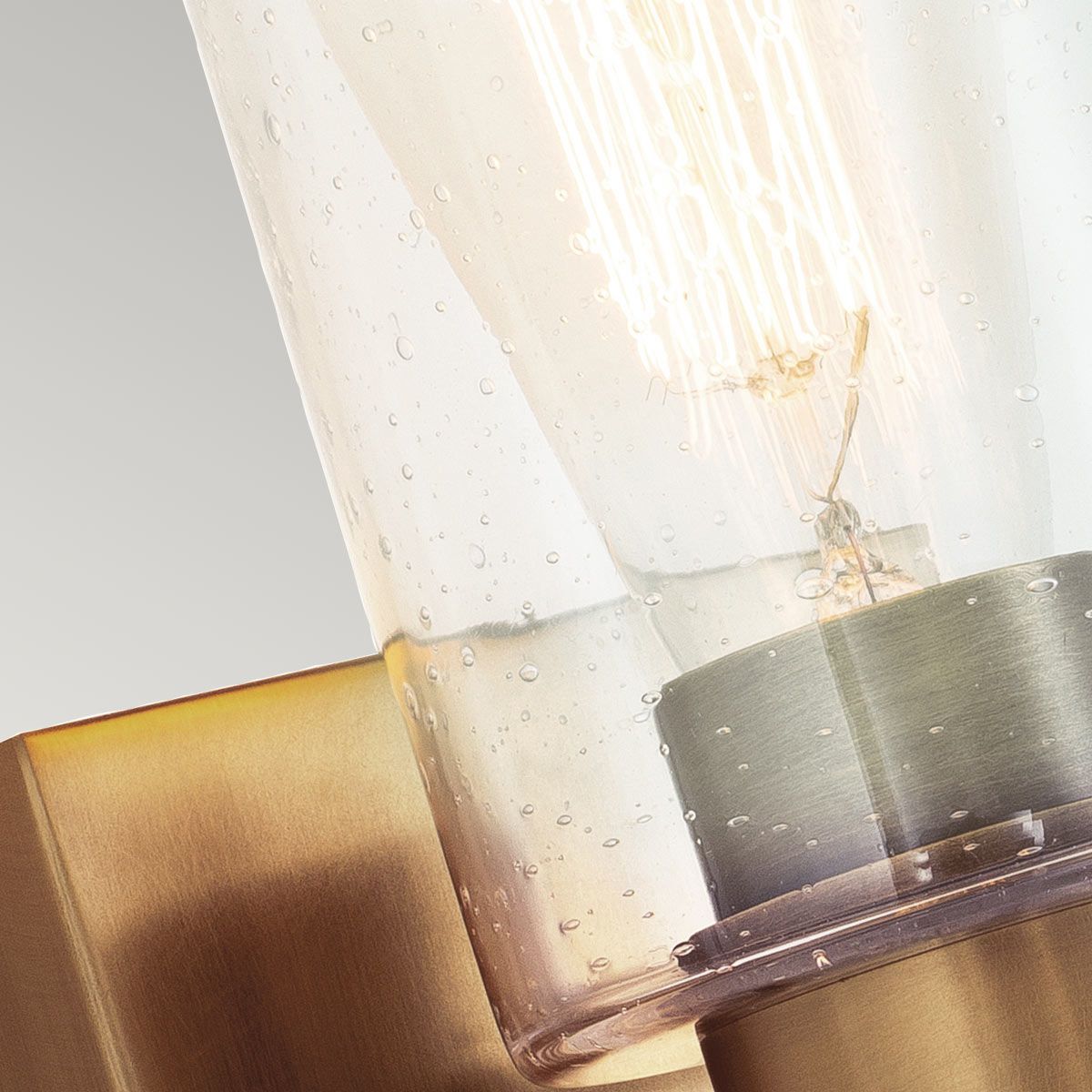 Deryn Minimalist Single-Light Brass Wall Sconce