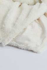 Bodi White Plush Throw Blanket 152x127 cm