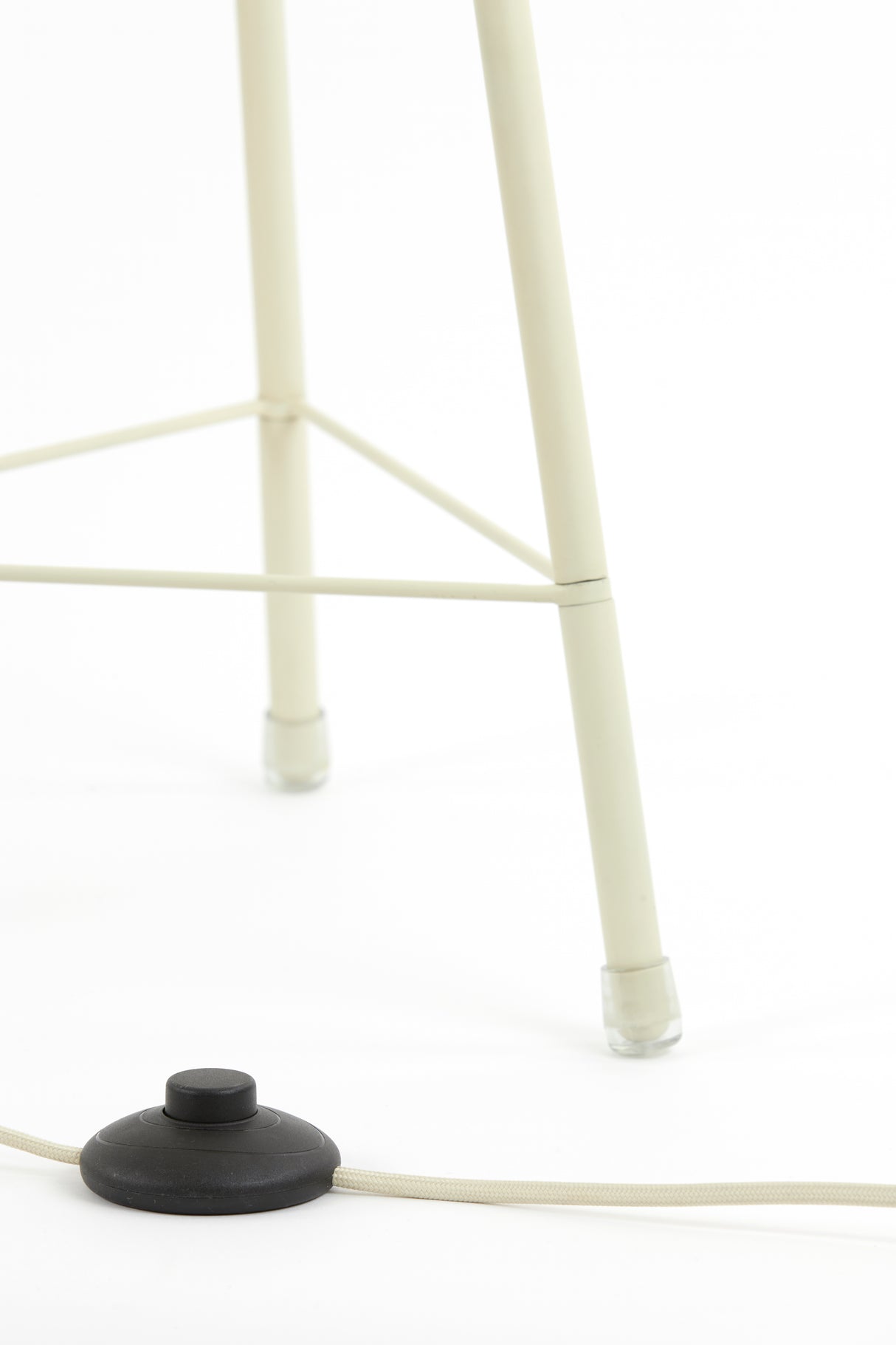 Elegant Tripod Floor Lamp with Plumeria Sand Finish - Ø42x132 cm