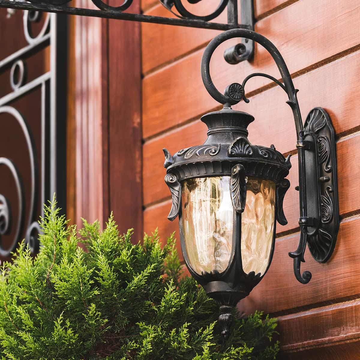 Medium Philadelphia Wall Lantern in Old Bronze Finish