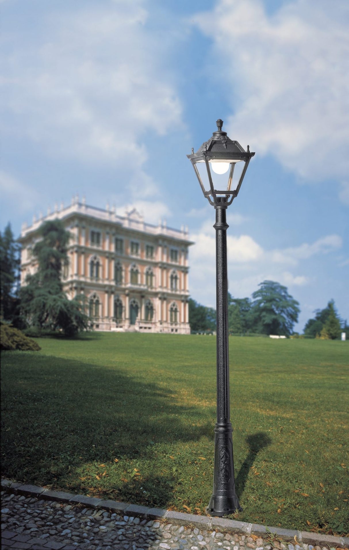 Tobia Ricu 30W E27 HighPower LED CCT, Classic Post Lantern, Black/Clear