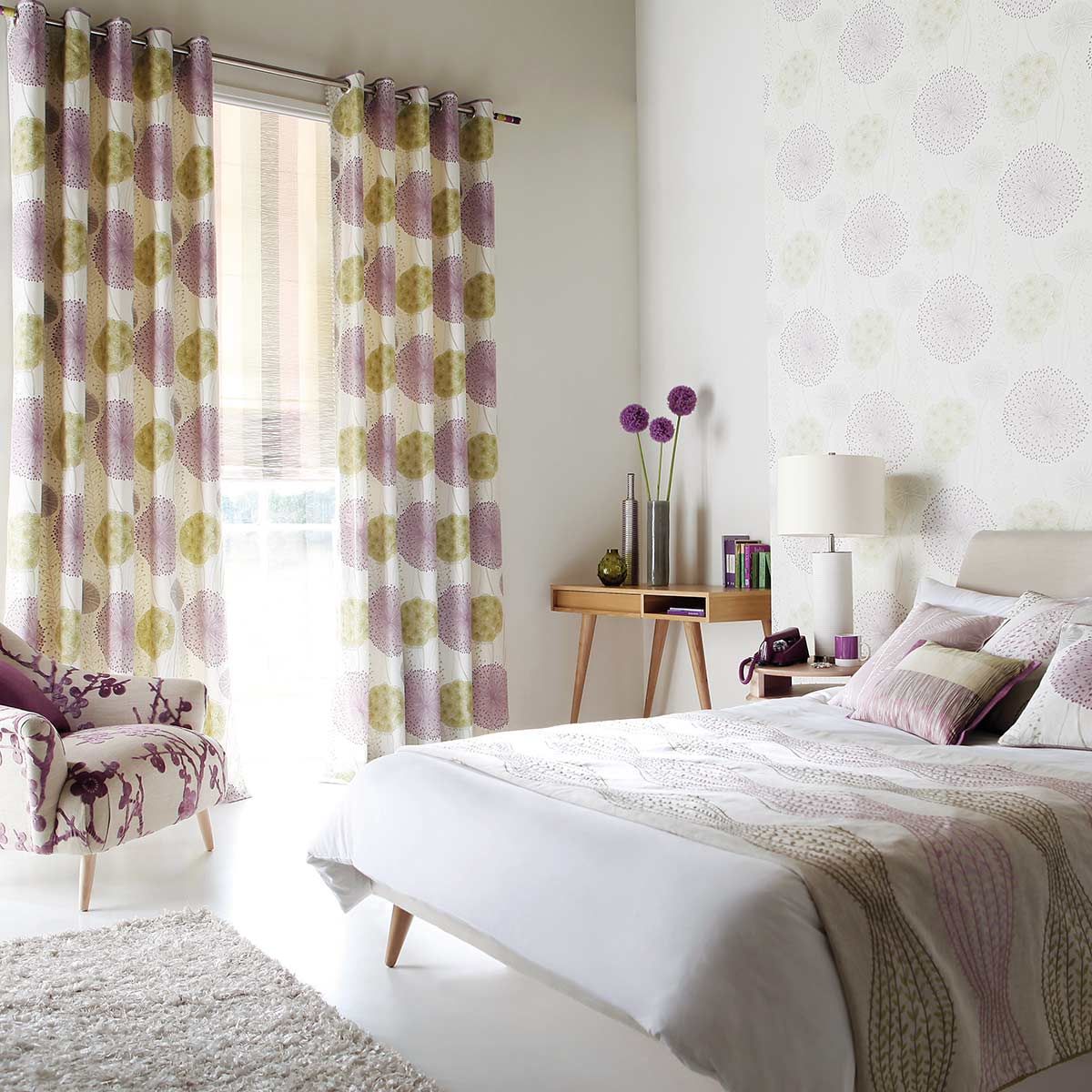 Elegant Ripple Porcelain Table Lamp