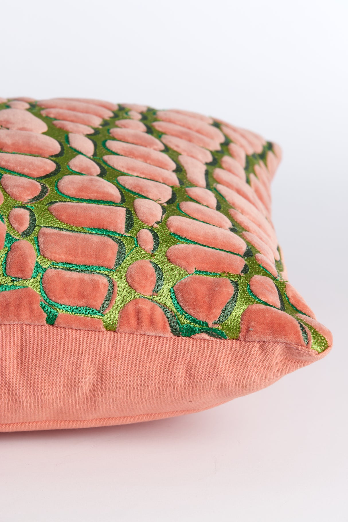 Elegant Tomba Cushion 45x45 cm in Green and Coral